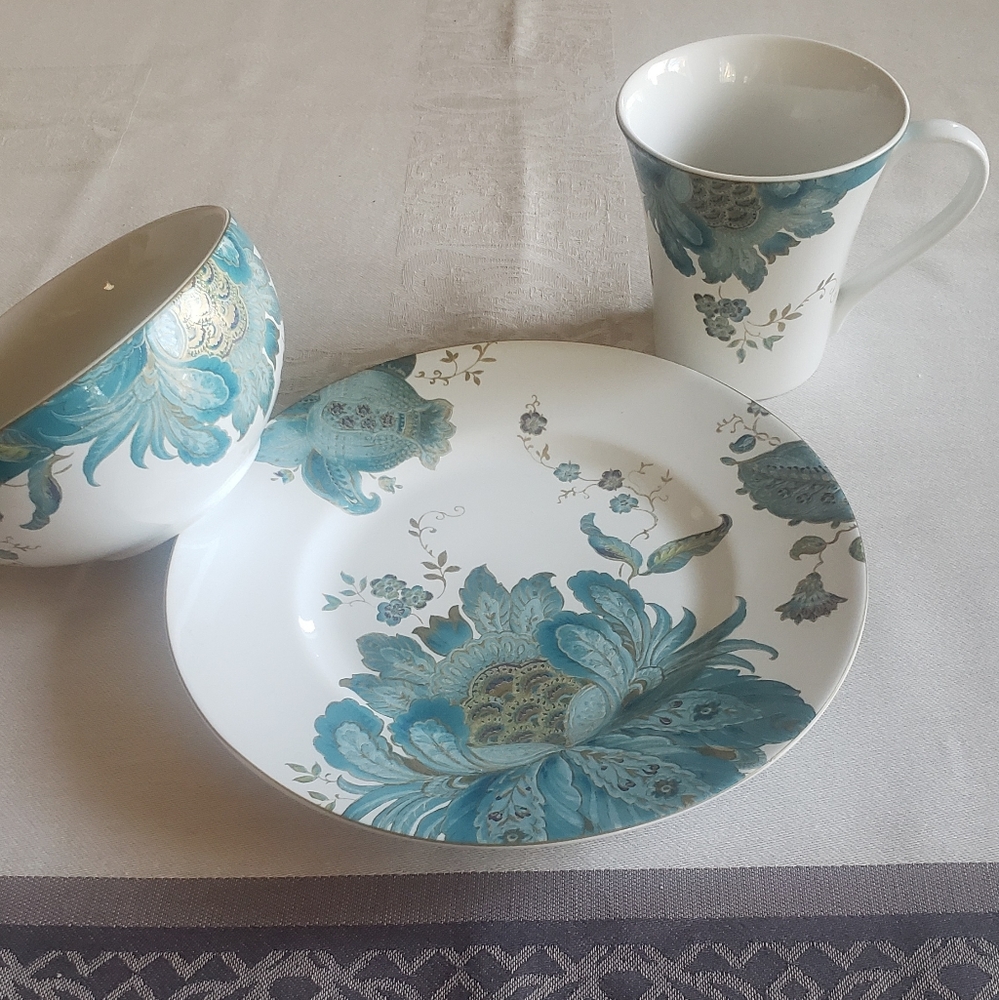 🆕️222 Fifth- Eliza Teal Plate - Picture 5 of 8